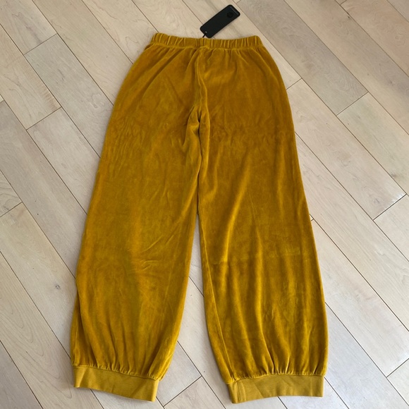 Suzie kondi high waist harem pants in velour mustard - Picture 15 of 16